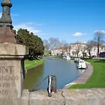 Le Bristol - Gites Canal & Chenier, Proche Gare Apartment